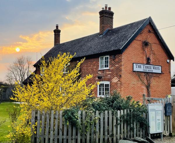 The Three Ways Country Pub and Restaurant, Cowlinge - Photos